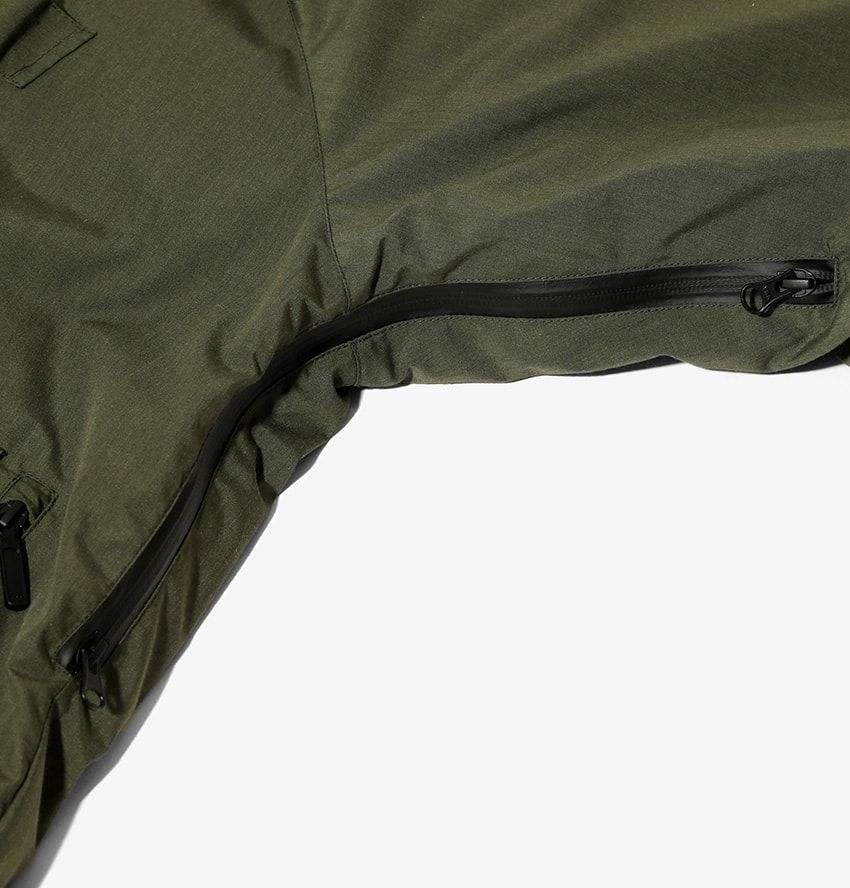 “ナンガのダウン”を採用した「サウス2 ウエスト8」の人気アイテム2型。釣りと焚き火に最適な1着 - 8枚目の画像