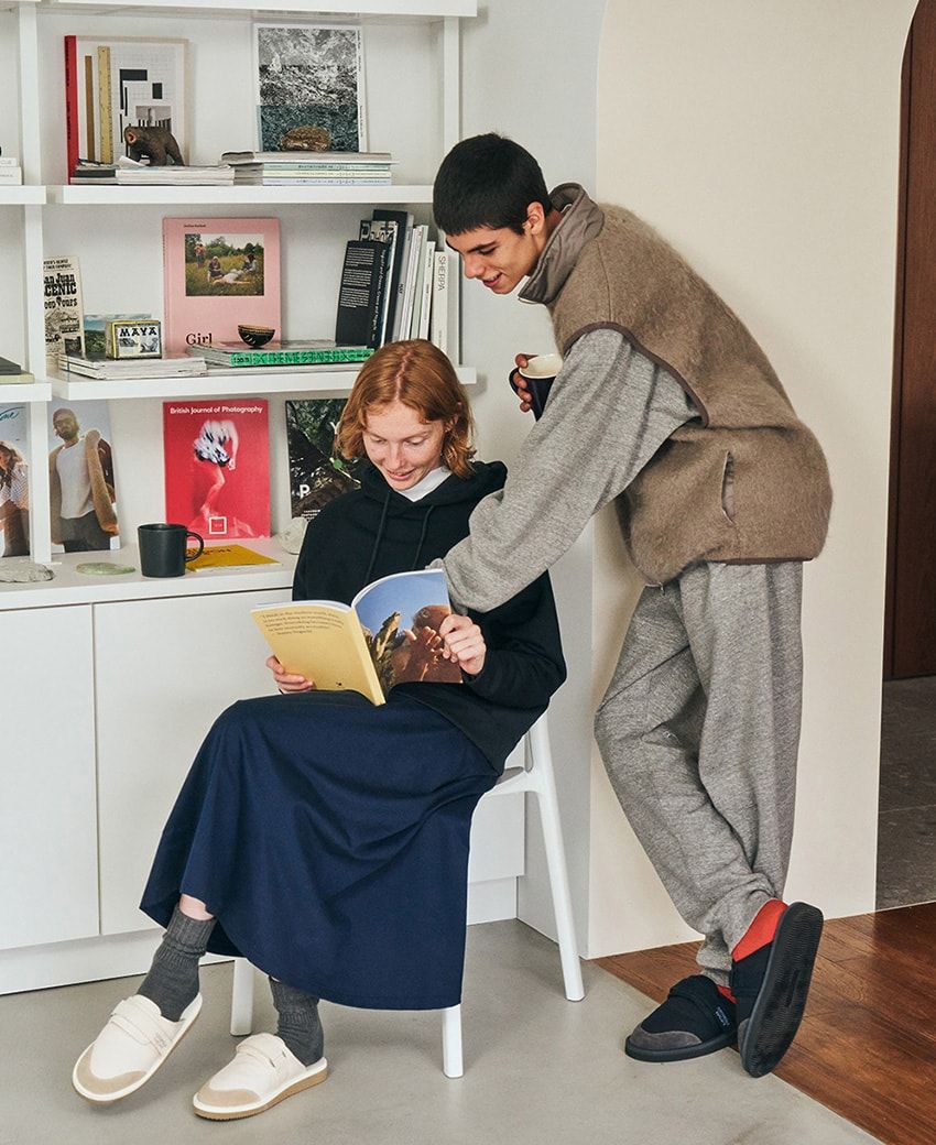 「ナナミカ×スイコック」限定サンダルは、ネイビーとオフホワイトの2色展開！ - 2枚目の画像