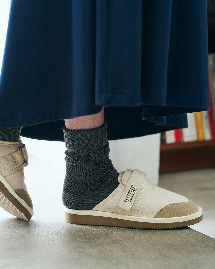 「ナナミカ×スイコック」限定サンダルは、ネイビーとオフホワイトの2色展開！ - 4枚目の画像