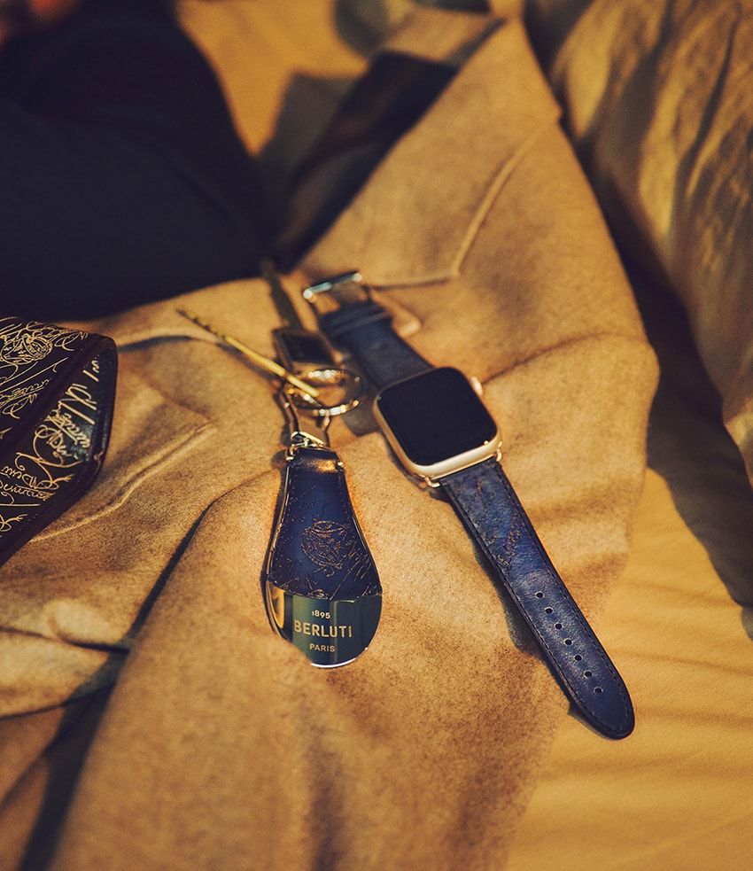 一流ブランドの“青い”革小物。どんな場面にも対応しながら、ちょっぴり主張する絶妙な個性 - 3枚目の画像