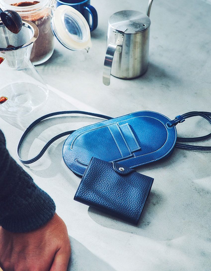一流ブランドの“青い”革小物。どんな場面にも対応しながら、ちょっぴり主張する絶妙な個性 - 5枚目の画像