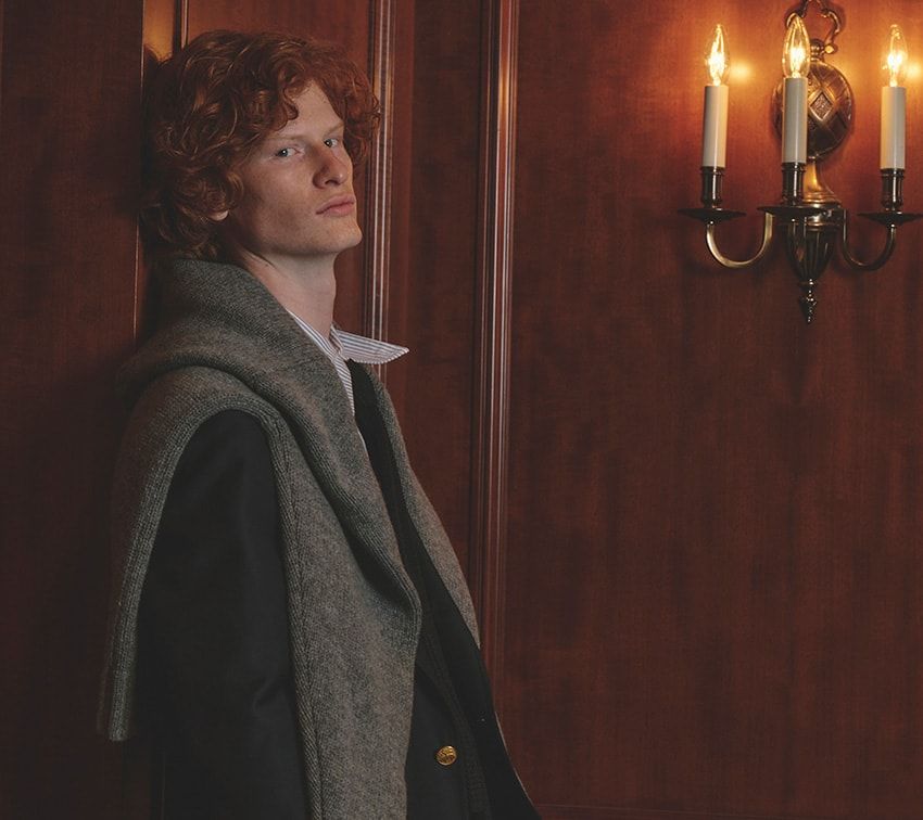 「ブルックス ブラザーズ」のブレザーから着想した「ハンティング・ワールド」ネイビーのバチュー - 18枚目の画像