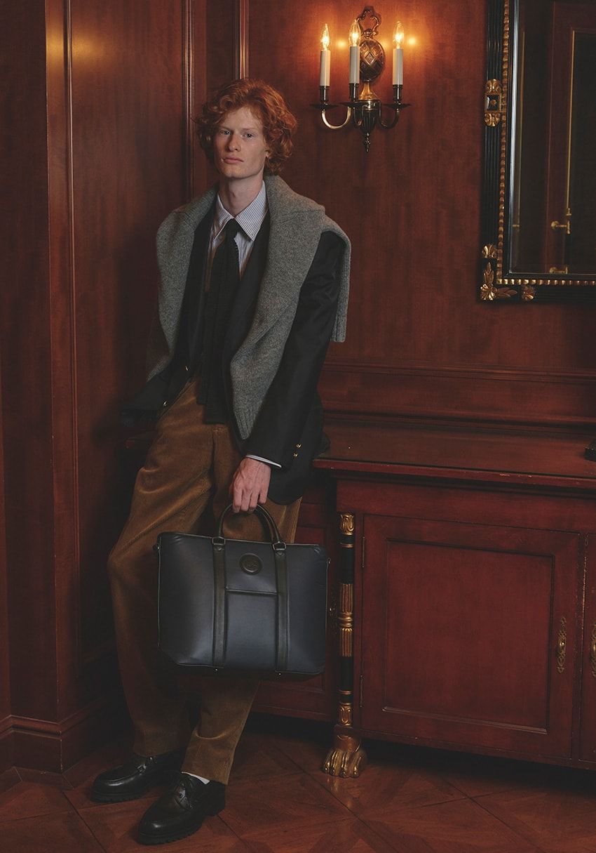 「ブルックス ブラザーズ」のブレザーから着想した「ハンティング・ワールド」ネイビーのバチュー - 5枚目の画像