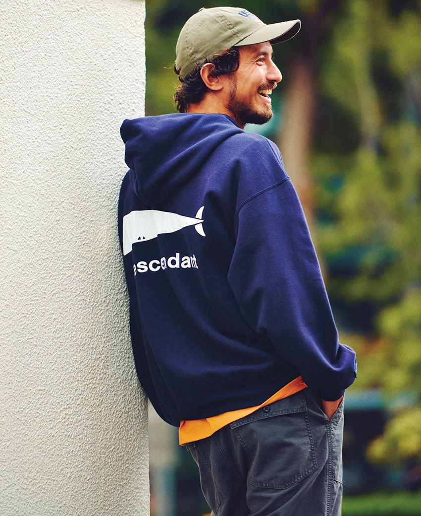 野暮ったさとオサラバ！スウェットを“ブルー”にしたら体育会系に見えなくなった - 5枚目の画像