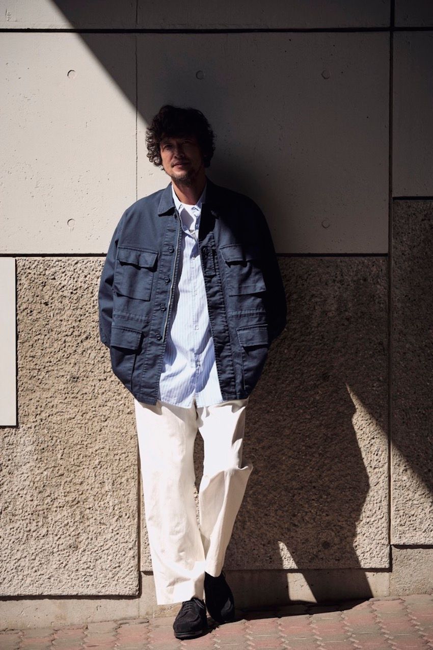 冬のカジュアルを成功に導く「青い服」見本帳。最新号の見どころと編集部の厳選コーデ7選 - 5枚目の画像