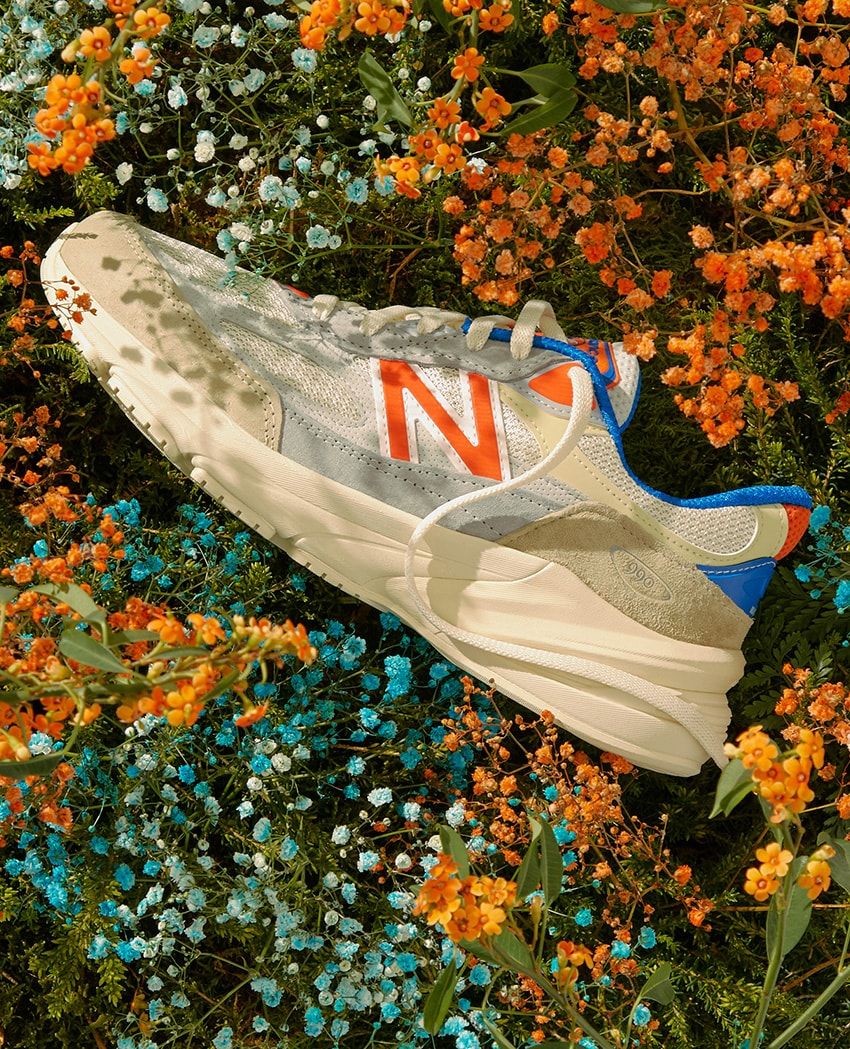 「ニューバランス×キス」の新作は“990V6”。サンドリフトカラーの1足がオンライン限定販売 - 1枚目の画像