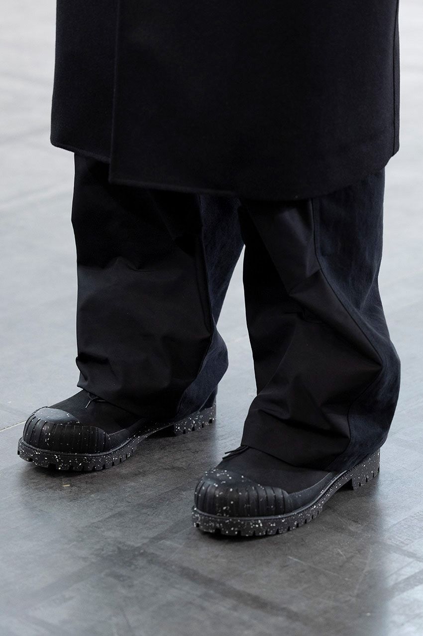 パリのランウェイデビュー初の“イエローブーツ”は「eYeジュンヤ ワタナベ マン」とのコラボ作 - 11枚目の画像