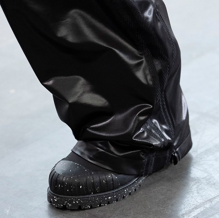 パリのランウェイデビュー初の“イエローブーツ”は「eYeジュンヤ ワタナベ マン」とのコラボ作 - 12枚目の画像