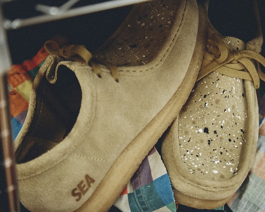 「ウィンダンシー×クラークス」手作業でドリッピングされたオンリーワンな“ワラビー”がアトモスから - 16枚目の画像