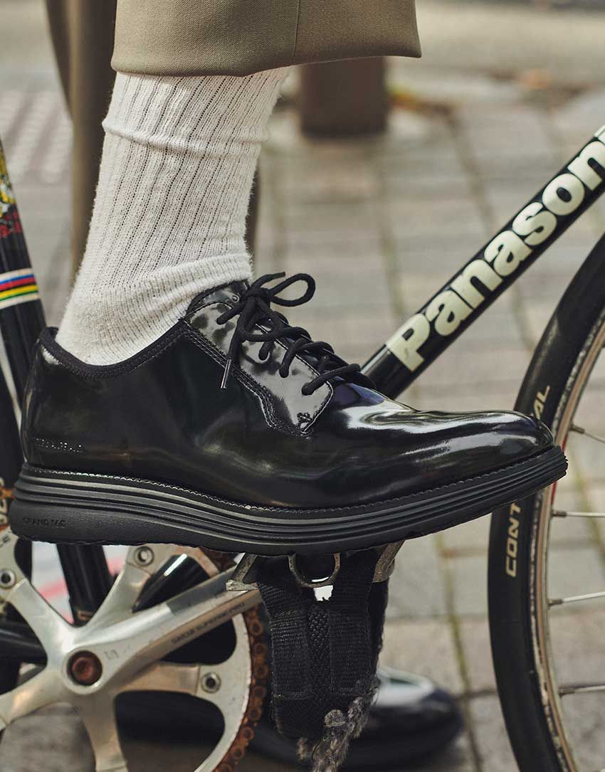 スナップで立証！「コール ハーン」新作シューズが、“着流しスーツ”に好相性なワケ - 3枚目の画像