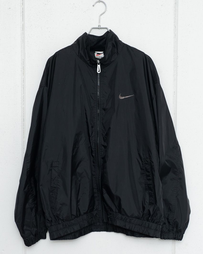 ナイキ&ラコステのアウターを効かせた古着コーデ3選。デザイナー鈴木真悟さんの着こなし極意 - 1枚目の画像