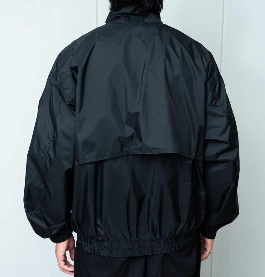 ナイキ&ラコステのアウターを効かせた古着コーデ3選。デザイナー鈴木真悟さんの着こなし極意 - 4枚目の画像