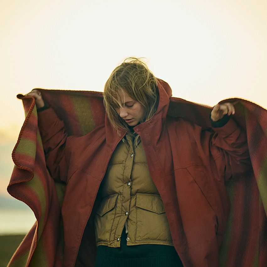 「モス テンツ」創業者ビル・モス生誕100周年の限定品は、贅沢素材を使用した大判ブランケット - 12枚目の画像