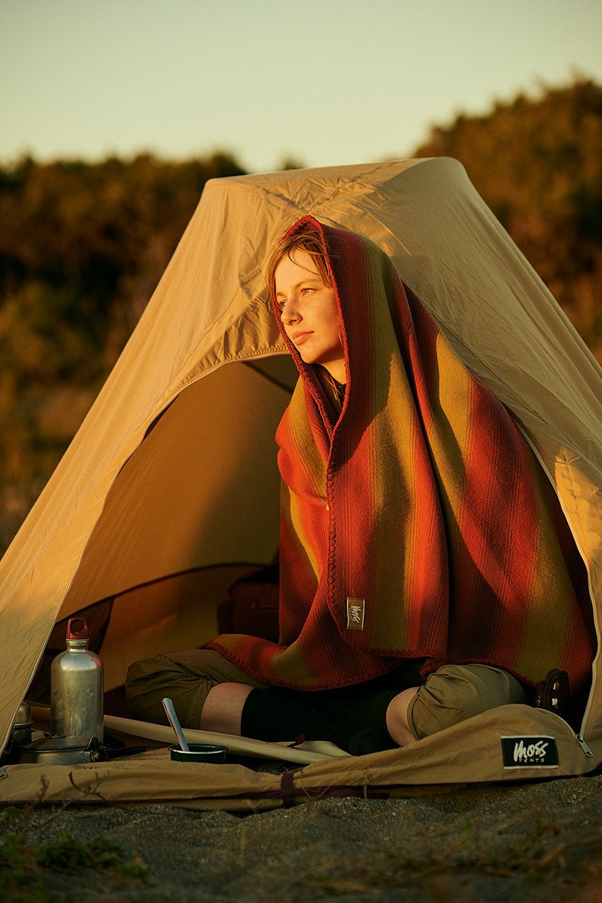 「モス テンツ」創業者ビル・モス生誕100周年の限定品は、贅沢素材を使用した大判ブランケット - 8枚目の画像