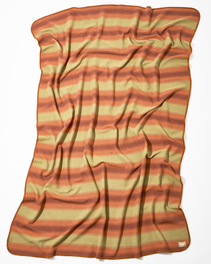 「モス テンツ」創業者ビル・モス生誕100周年の限定品は、贅沢素材を使用した大判ブランケット - 3枚目の画像