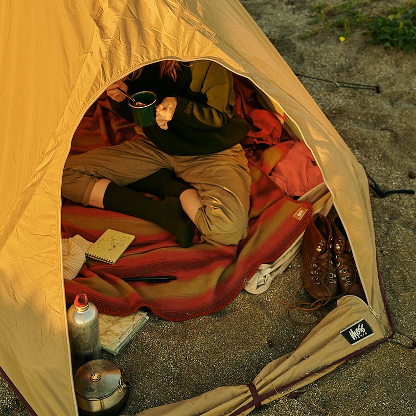 「モス テンツ」創業者ビル・モス生誕100周年の限定品は、贅沢素材を使用した大判ブランケット - 11枚目の画像