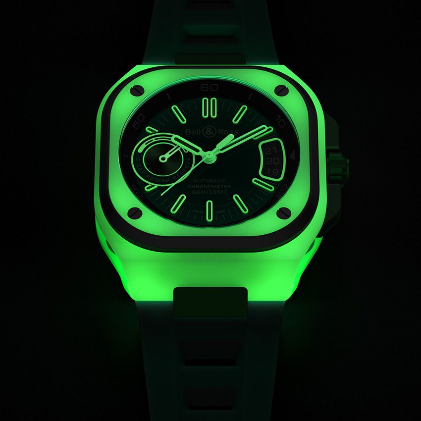 ケース全体が暗闇で光る「ベル＆ロス」の新作時計は、特別開発の素材用いた500本限定 - 1枚目の画像