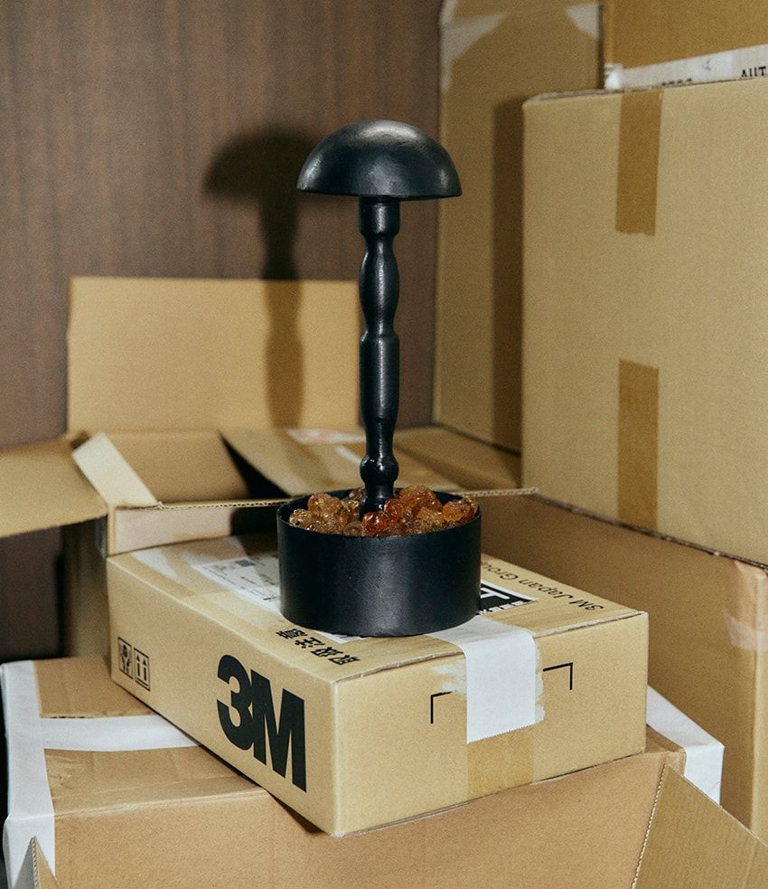 ハットに香りをまとわせるスタンド。キジマ タカユキ10周年コラボ第4弾はマドエレンとの合作 - 2枚目の画像