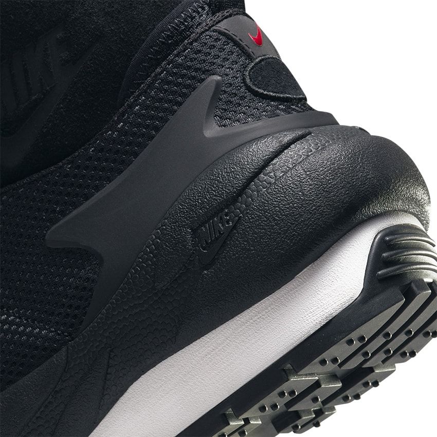 「ナイキ×サカイ」の最新コラボ“マグマ スケープ”。傑作エア マグマとフットスケープの融合デザイン - 23枚目の画像