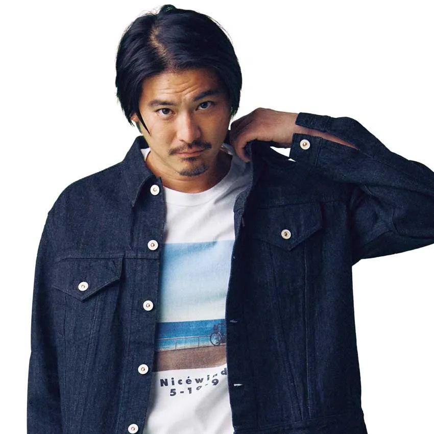 【本誌掲載】水上剣星さんの大人カジュアルな“青コーデ”6選！ダウン、シェル、デニム…… - 1枚目の画像