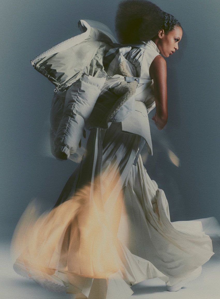 「モンクレール × サカイ」はトータルコーデで販売！ ギミック満載で多彩なスタイルが楽しめる - 7枚目の画像