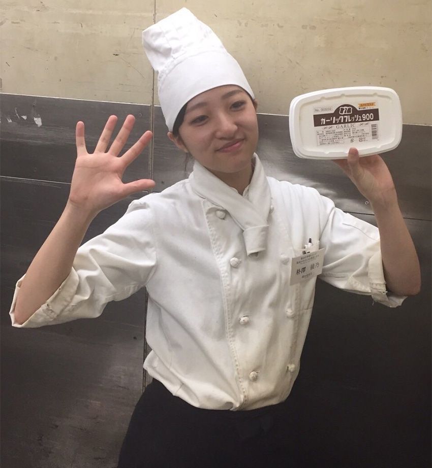 「ぐるなび」の看板娘が、営業先の飲食店の厨房で賄いをご馳走になっていた - 9枚目の画像