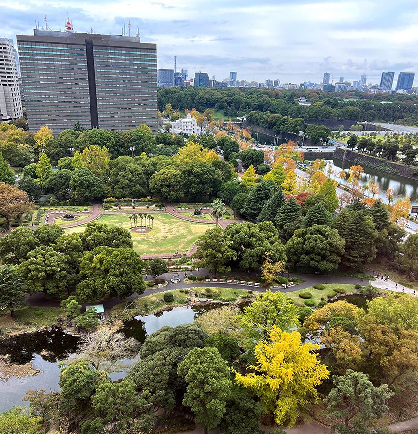 「ぐるなび」の看板娘が、営業先の飲食店の厨房で賄いをご馳走になっていた - 2枚目の画像