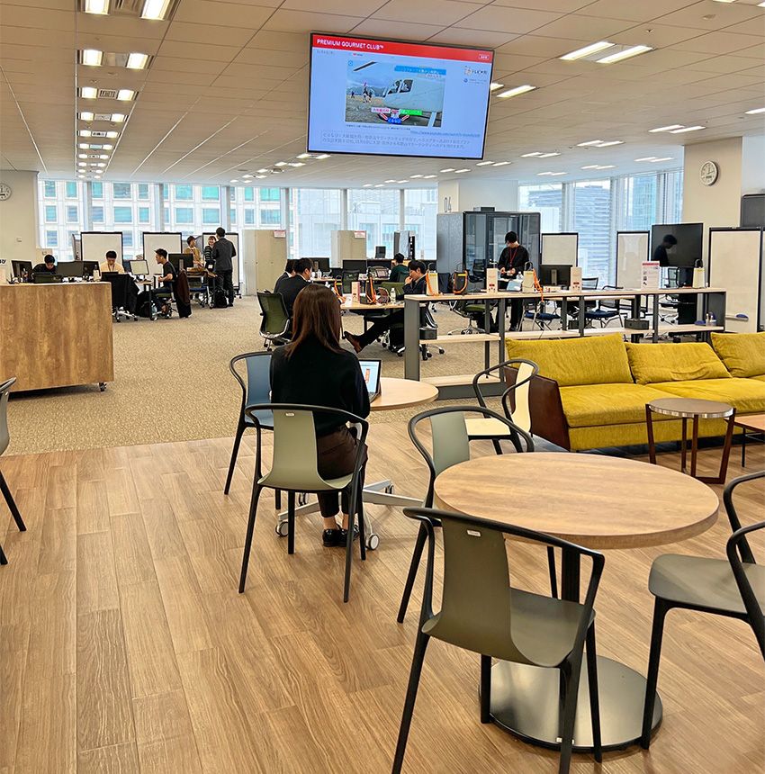 「ぐるなび」の看板娘が、営業先の飲食店の厨房で賄いをご馳走になっていた - 3枚目の画像