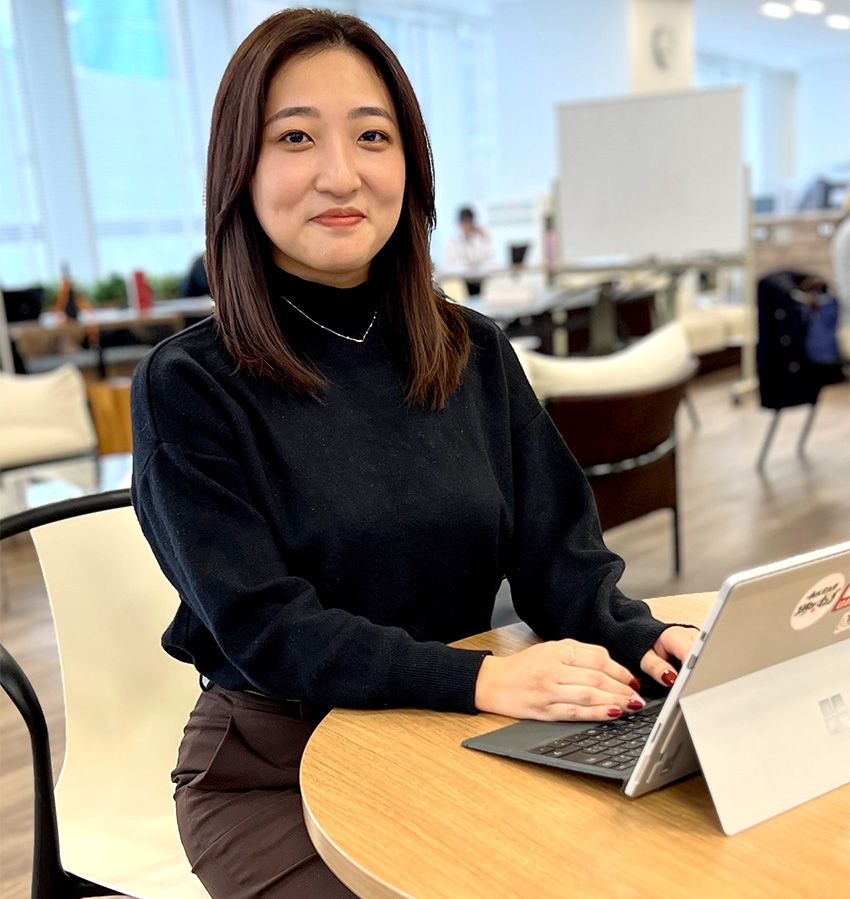 「ぐるなび」の看板娘が、営業先の飲食店の厨房で賄いをご馳走になっていた - 4枚目の画像