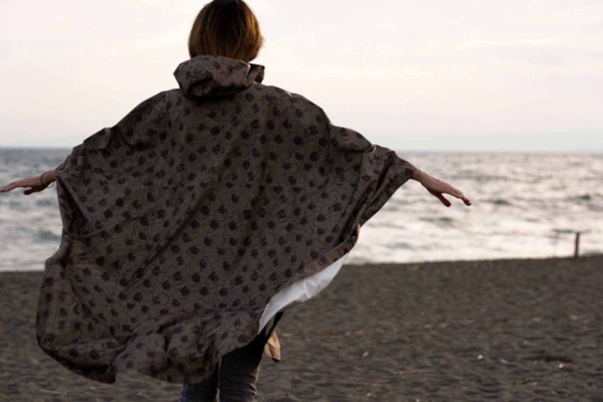 【プレゼント】鎌倉天幕×ナンガのコラボギア誕生！オリジナル柄のポンチョを全人類に勧めるワケ - 12枚目の画像