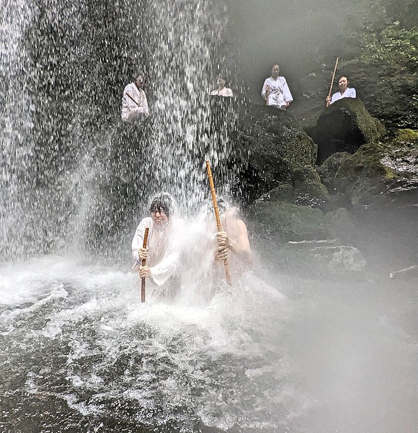 スマホ漫画アプリの看板娘は、滝に打たれたり流氷で寝たりとアクティブに暮らしていた - 20枚目の画像