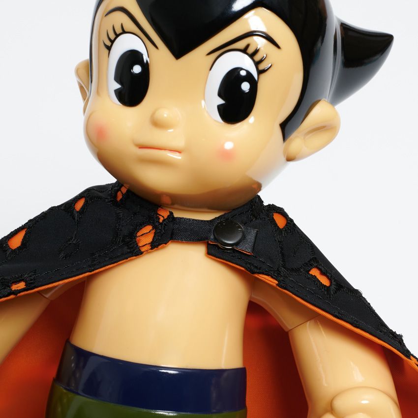 【明日まで抽選】鉄腕アトムのブーツがマントが“ポーターカラー”に。男ゴコロくすぐるコラボフィギュア - 8枚目の画像