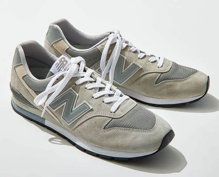 黒・白・グレーの定番スニーカーの選び方とは？ 編集長＆スタイリストが、見て履いて徹底検証 - 8枚目の画像