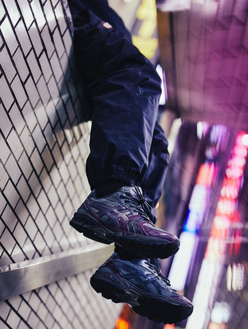 アトモスがアシックス「ゲルカヤノ 14」を別注！ 夜の街をイメージした艶やかな配色で登場 - 5枚目の画像