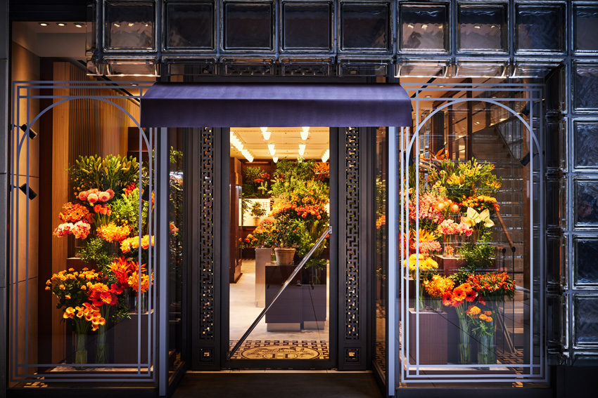 エルメスの期間限定フラワーショップは必見！ オレンジの花で溢れる