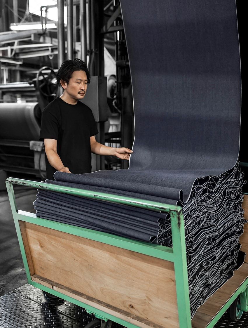 限定生産の極上デニム採用。ロロ・ピアーナの“着流し”最高峰ジャケット - 8枚目の画像