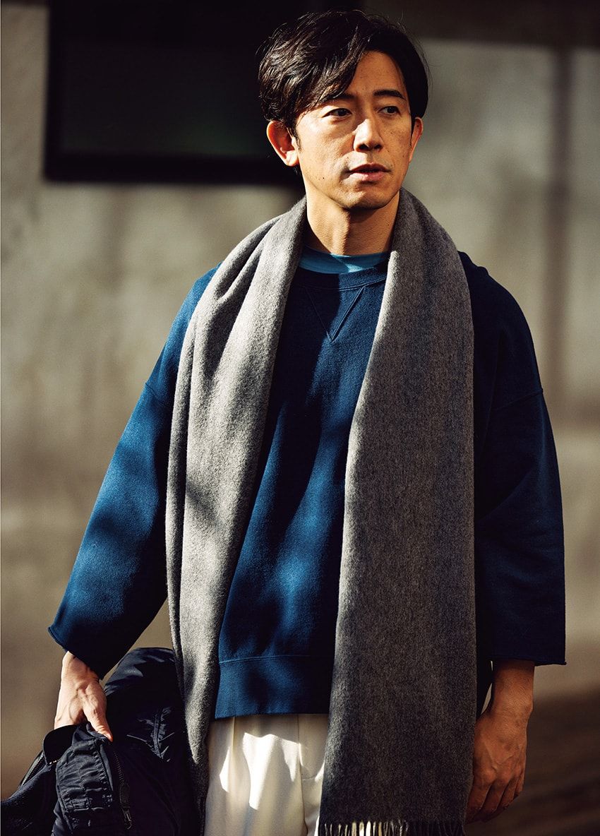 ネイビーのスウェットを選ぶならコレ！ 普通に見えて全然違う3品とコーデ術 - 2枚目の画像