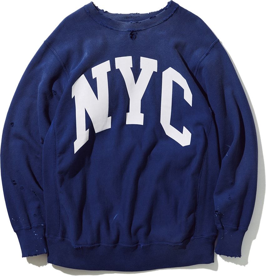 大人のカレッジスウェットの着こなしは、ロゴの配色に注目した色使いがポイントだ - 4枚目の画像