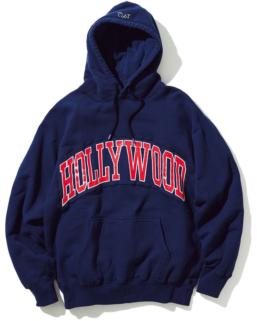 大人のカレッジスウェットの着こなしは、ロゴの配色に注目した色使いがポイントだ - 6枚目の画像