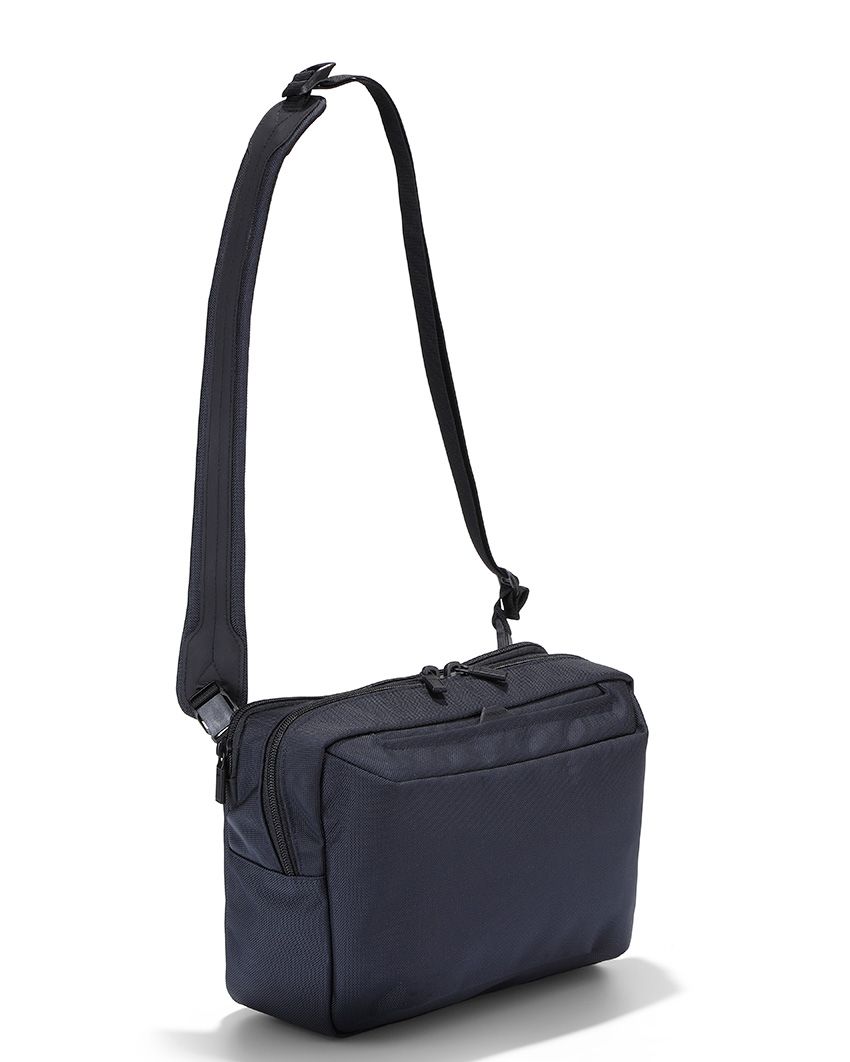 「限りなくネイビーのブラック」は使い勝手良好！モノリス独自の人気カラーから新型バッグが4型 - 5枚目の画像