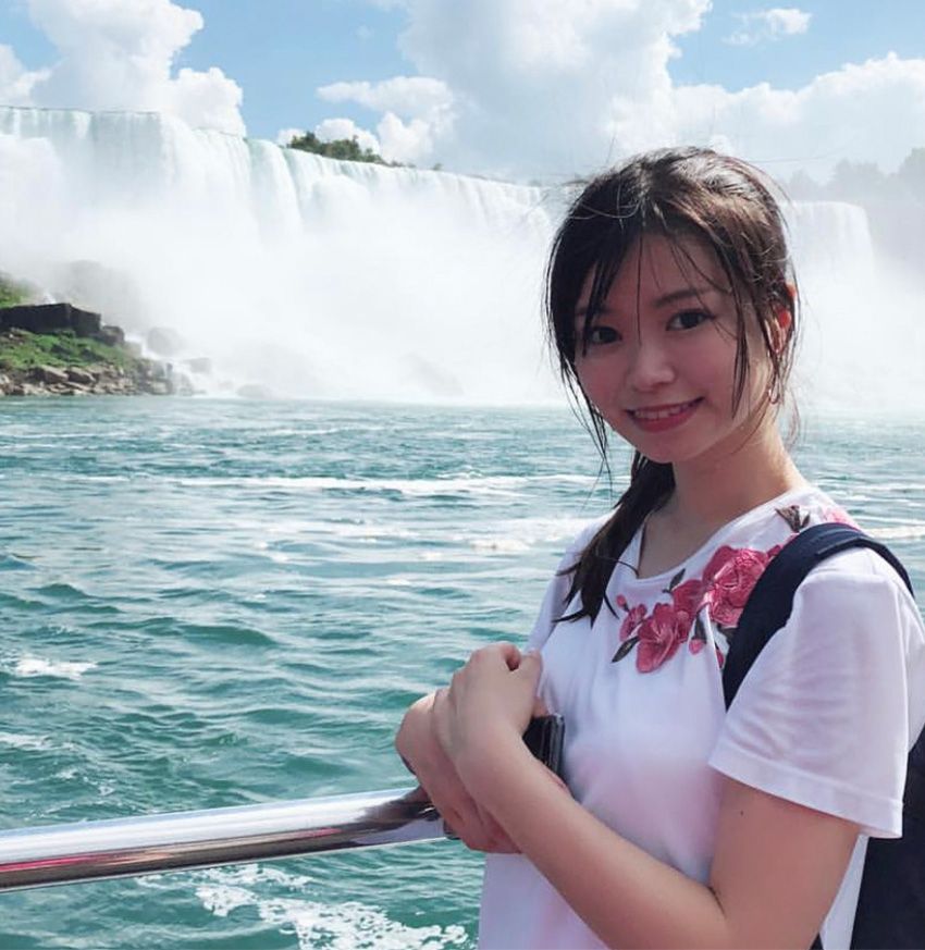 「取材を忘れていて緩めの服を着て来ちゃった」看板娘が、出張先のご当地グルメを堪能していた - 10枚目の画像