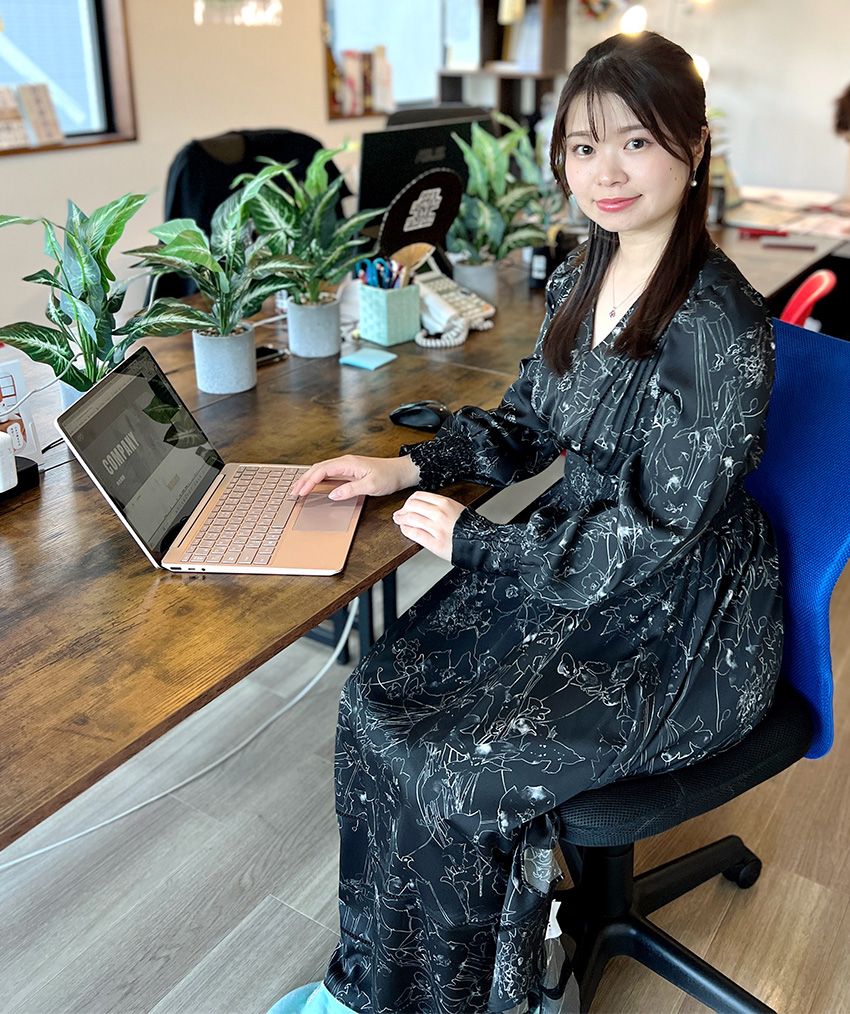 「取材を忘れていて緩めの服を着て来ちゃった」看板娘が、出張先のご当地グルメを堪能していた - 4枚目の画像