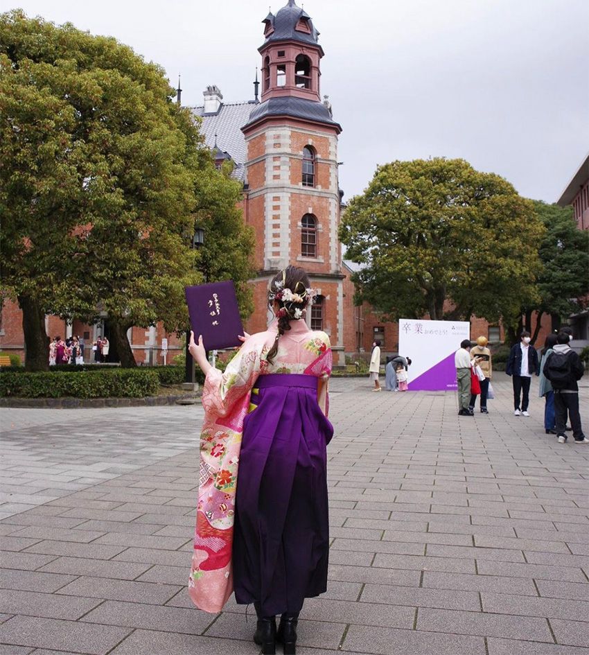 「取材を忘れていて緩めの服を着て来ちゃった」看板娘が、出張先のご当地グルメを堪能していた - 11枚目の画像
