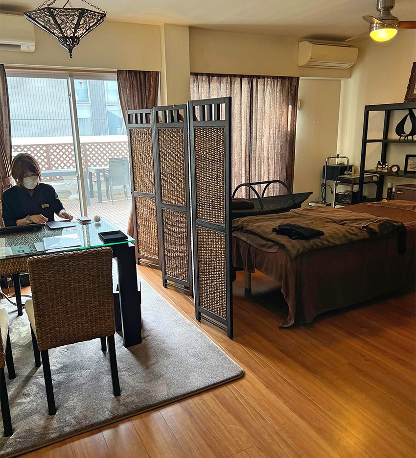 矢沢永吉ファンのお寺の看板娘は、1200年消えていない火に世界平和を祈っていた - 11枚目の画像