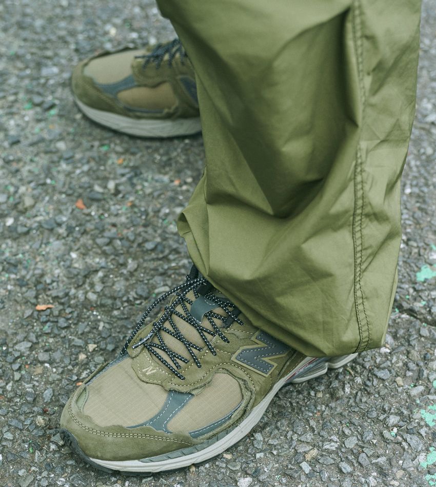 街角愛用率No.1はニューバランス「2002R」！ 最旬スニーカーコーデを7人のスナップで - 6枚目の画像