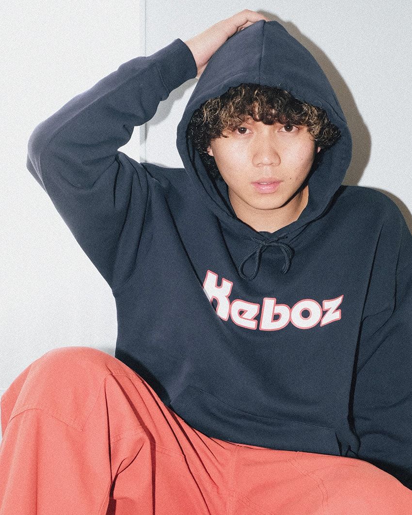 まるで野球ボールの「リーボック」クラブC。KEBOZとアトモス3者コラボでアパレルも登場 - 6枚目の画像