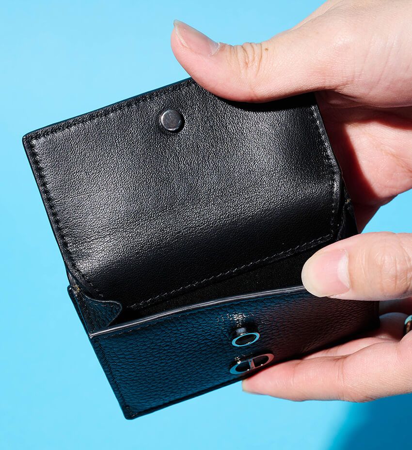 “財布はやっぱりモノトーン”な男たちは「ディオール」に注目！華やかで実用的な人気作4選 - 11枚目の画像