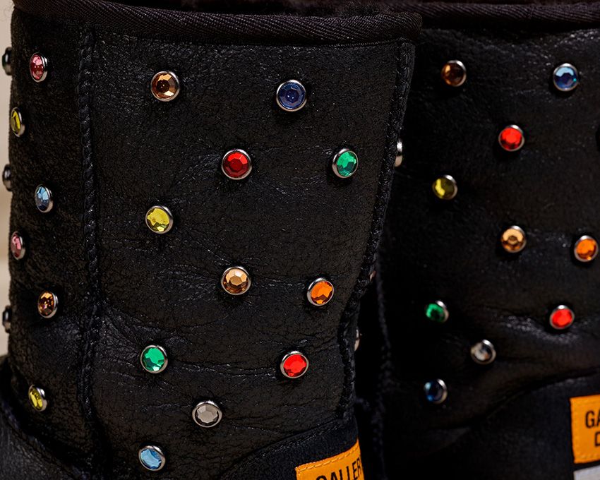 アグがLA発「ギャラリーデプト」とコラボ。ハンドペイントとスタッズでアイコンモデルをアレンジ - 3枚目の画像