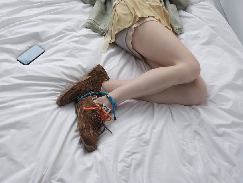 「ニューバランス × ミュウミュウ」コラボの530！独特な風合いが魅力の2カラーが登場 - 6枚目の画像