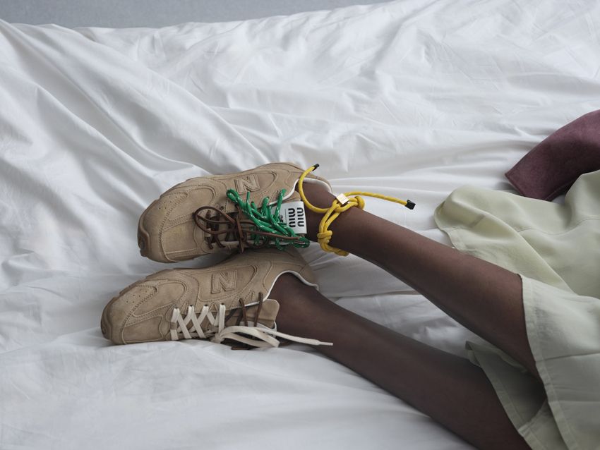 「ニューバランス × ミュウミュウ」コラボの530！独特な風合いが魅力の2カラーが登場 - 7枚目の画像